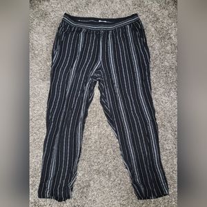 Jessica Simpson soft printed pull on pant, size M